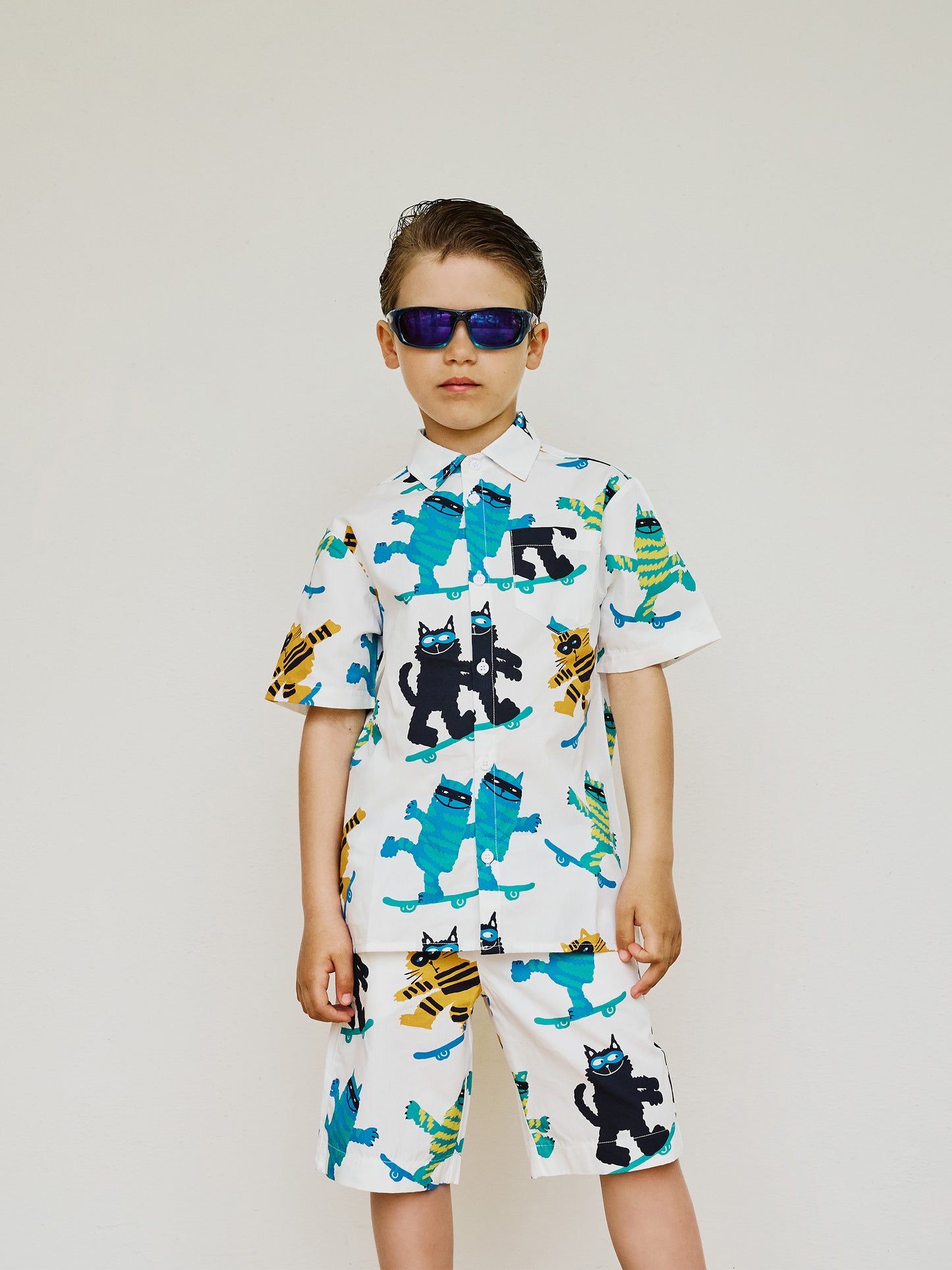 Shorts bianchi per bambino con gatti all over