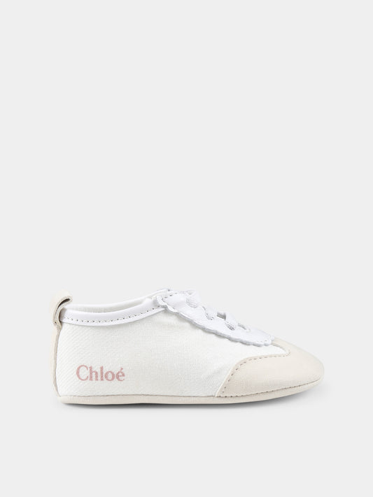 Stringate bianche per neonata con logo,Chloé Kids,C20557 117